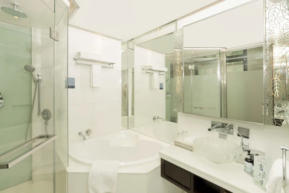  Executive Club Superior Room_Image.jpg 