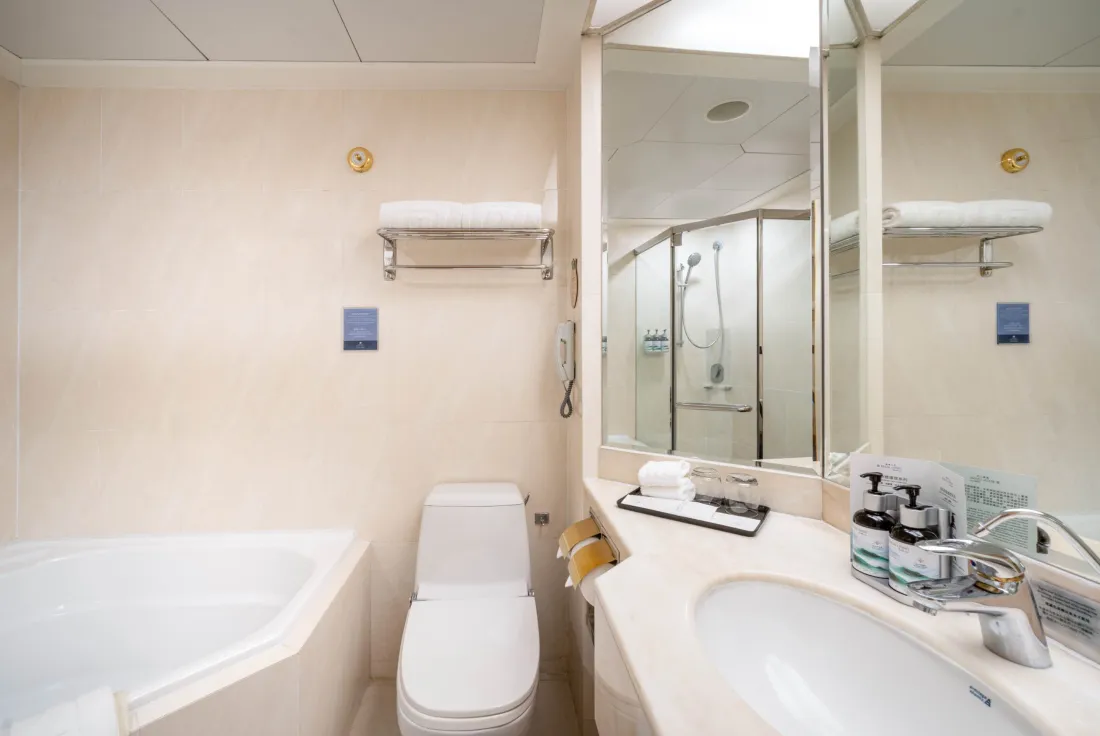  Deluxe Room_Image.jpg 