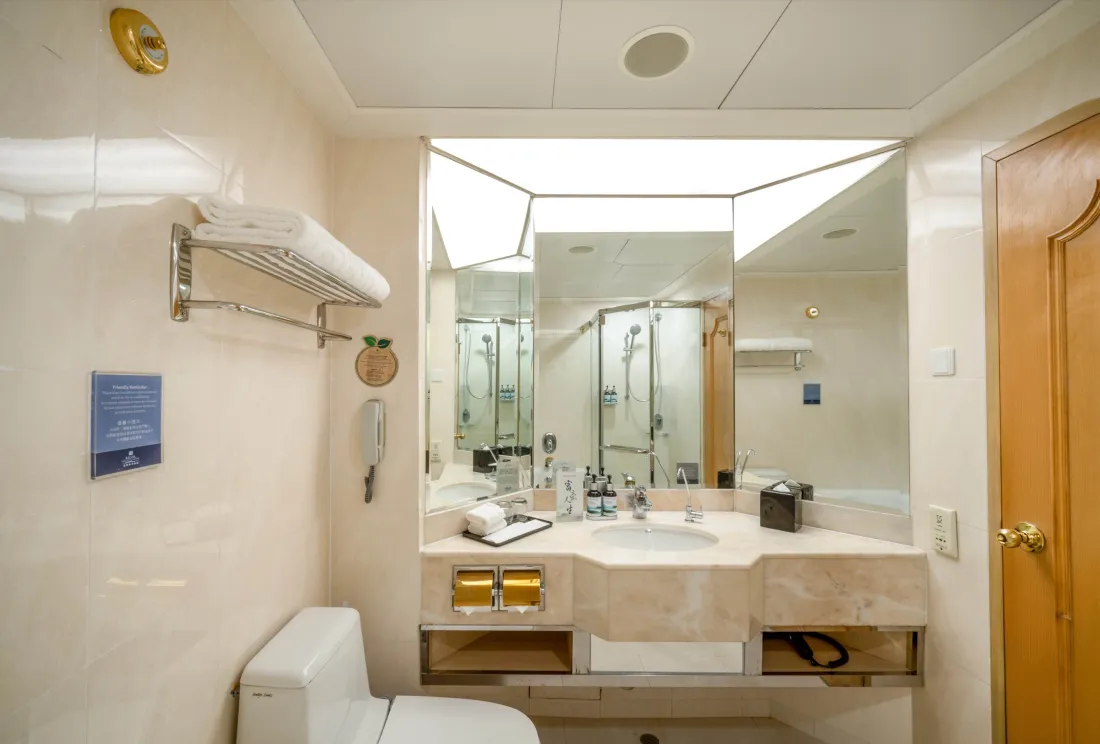  Deluxe Room_Image.jpg 
