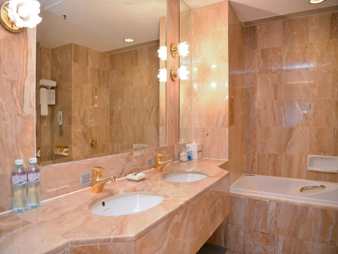  Deluxe suite 29180520selected1m.jpg 