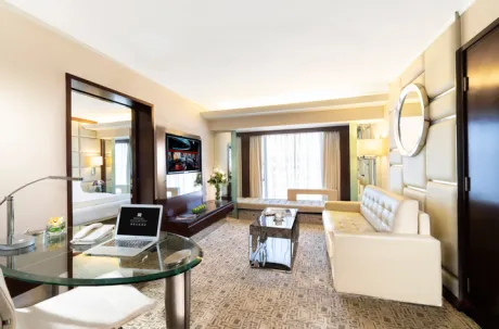  720x475_DeluxeSuite_LivingRoom_1423.jpg 